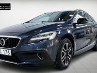 Begagnad Volvo V40 Momentum 152 HK (111 kW) 2016 Mörkblå Halvkombi