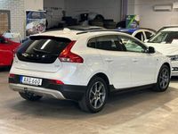 begagnad Volvo V40 CC D2 OCEAN RACE 115HK PANORAMATAK DRAG NY BESIKTAD NY SERVAD