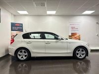 Begagnad BMW 118 Comfort Edition 143 HK (105 kW) 2011 Vit Halvkombi