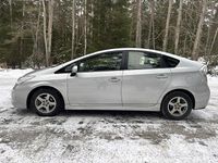 Begagnad Toyota Prius 136 HK (100 kW) 2012 Silver Halvkombi