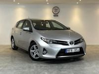 Begagnad Toyota Auris Multidrive S 132 HK (97 kW) 2013 Silver Halvkombi