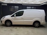 Begagnad Citroën Berlingo 99 HK (72 kW) 2017 Vit Minibuss