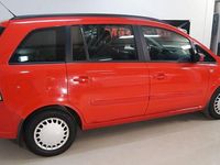 Begagnad Opel Zafira 141 HK (103 kW) 2006 Röd Minibuss