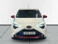 Begagnad Toyota Aygo X-play 72 HK (52 kW) 2018 Vit Halvkombi