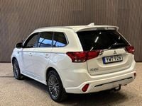 Begagnad Mitsubishi Outlander 224 HK (164 kW) 2020 Vit SUV