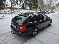 Begagnad Skoda Superb Elegance 140 HK (102 kW) 2012 Svart