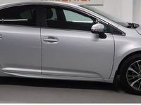 Begagnad Toyota Avensis 147 HK (108 kW) 2015 Silver Sedan