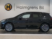 begagnad BMW 220 Active Tourer 225 e xDrive M-Sport Premium Drag 2023, Minibuss