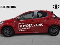 Begagnad Toyota Yaris 2024 Röd Halvkombi