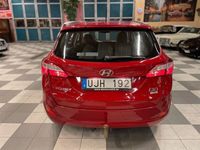 begagnad Hyundai i30 Kombi 1.6 CRDi 110hk, Panorama, Drag, SOV Däck