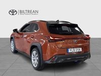 Begagnad Lexus UX 250h Sport Design Packet 184 HK (135 kW) 2023 Orange SUV