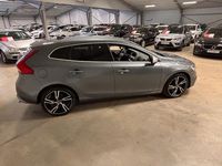Begagnad Volvo V40 R-Design 150 HK (110 kW) 2019 Grå metallic Halvkombi