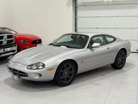 Begagnad Jaguar XK 284 HK (208 kW) 2000 Grå