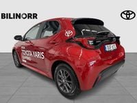 Begagnad Toyota Yaris 2024 Röd Halvkombi