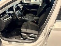 Begagnad Skoda Octavia G-TEC Ambition 131 HK (96 kW) 2023 Vit Kombi