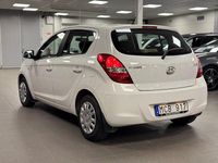 Begagnad Hyundai i20 Select 78 HK (57 kW) 2012 Vit Halvkombi