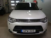 Begagnad Mitsubishi Outlander 203 HK (149 kW) 2015 Vit metallic SUV