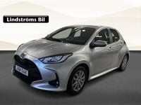 Begagnad Toyota Yaris Hybrid Style 132 HK (97 kW) 2024 Silver Halvkombi