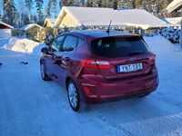 Begagnad Ford Fiesta 100 HK (73 kW) 2018 Röd Halvkombi