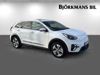 Begagnad Kia e-Niro Advance 150 kW (204 HK) 2022 /ud/ clear white SUV