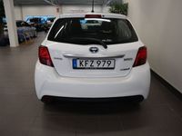 begagnad Toyota Yaris Hybrid e-CVT 360kr/Skatt