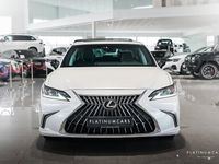 begagnad Lexus ES300H 2.5 E-CVT 218hk 2023 / LEASEBAR