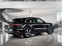 Begagnad Porsche Cayenne 470 HK (345 kW) 2023 Svart SUV