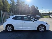 Begagnad Toyota Corolla Hybrid 122 HK (89 kW) 2019 Vit Halvkombi