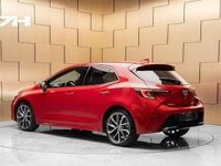 Begagnad Toyota Corolla Hybrid Executive 140 HK (102 kW) 2023 Röd Halvkombi