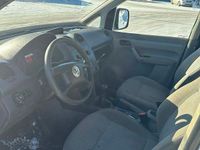 Begagnad VW Caddy 69 HK (50 kW) 2004 Minibuss