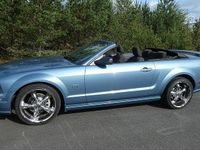 Begagnad Ford Mustang GT 301 HK (221 kW) 2005 Windveil blue metalic Cab