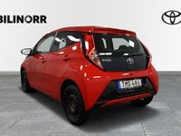 begagnad Toyota Aygo 1,0 5D MM T X-PLAY V-HJUL 2021, Halvkombi