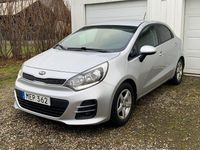 Begagnad Kia Rio 84 HK (61 kW) 2015 Grå Halvkombi