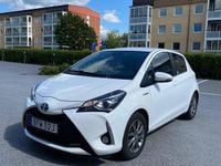 Begagnad Toyota Yaris Hybrid 101 HK (74 kW) 2020