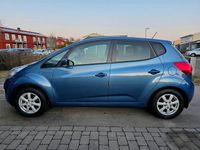 Begagnad Kia Venga Comfort 90 HK (66 kW) 2014 Blåmetallic Halvkombi