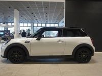 Begagnad Mini Cooper Essential 130 kW (177 HK) 2022 Nanuq white Halvkombi