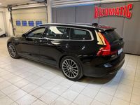 Begagnad Volvo V60 Core 350 HK (257 kW) 2023 Svart Kombi