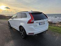 Begagnad Volvo XC60 R-Design 220 HK (161 kW) 2017 Vit SUV