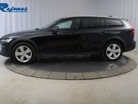 Begagnad Volvo V60 CC Core 250 HK (183 kW) 2024 Onyx svart metallic Kombi