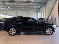 Begagnad Volvo V60 CC Momentum 198 HK (145 kW) 2020 Svart Kombi