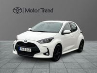 Begagnad Toyota Yaris Hybrid Active 117 HK (86 kW) 2023 Vit