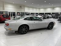 Begagnad Jaguar XK 284 HK (208 kW) 2000 Grå