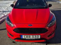 Begagnad Ford Focus 125 HK (91 kW) 2017 Röd med svart tak Kombi