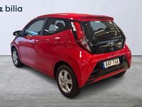Begagnad Toyota Aygo Play 72 HK (52 kW) 2019 Röd Halvkombi