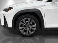 Begagnad Lexus UX 250h E-FOUR 184 HK (135 kW) 2019 Vit SUV