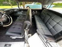 Begagnad Lincoln Continental 316 HK (232 kW) 1960 Polaris white & deerfield green Sedan