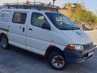 Begagnad Toyota HiAce 102 HK (75 kW) 2004 Vit Van