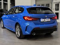 Begagnad BMW 118 Shadowline 136 HK (100 kW) 2021 Blå Halvkombi