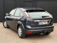 Begagnad Ford Focus Titanium 125 HK (91 kW) 2008 Grå Halvkombi