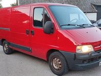 Begagnad Peugeot Boxer 101 HK (74 kW) 2004 Röd Van
